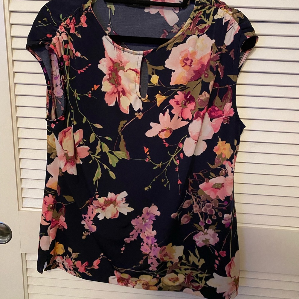 New York and Company Flower top
